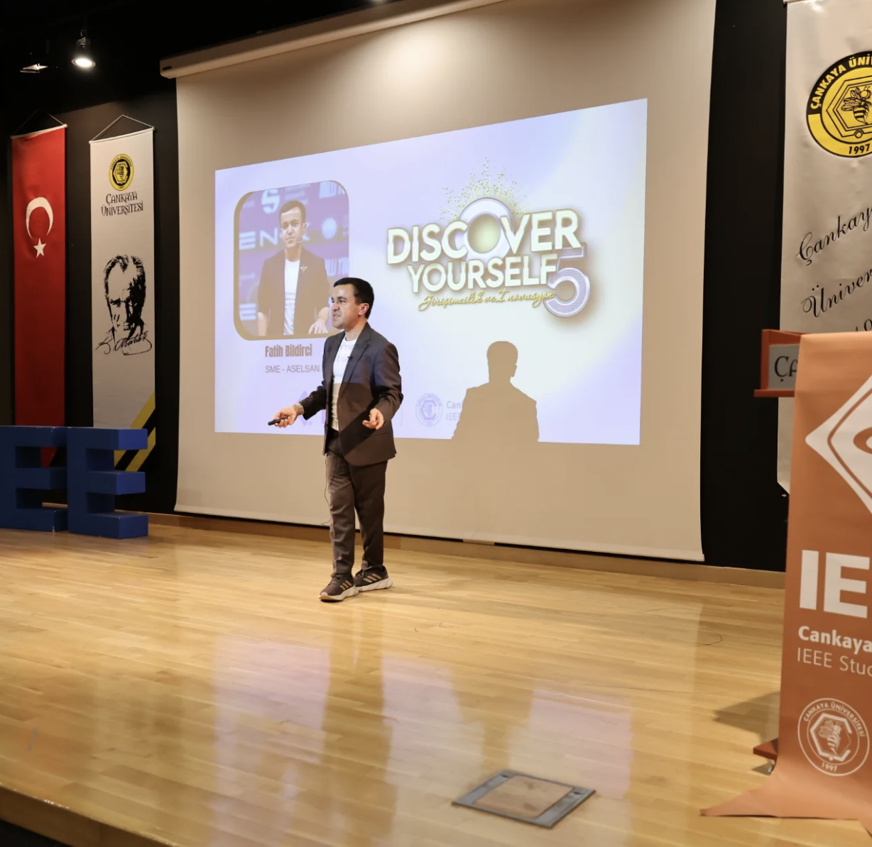 IEEE konferans görseli